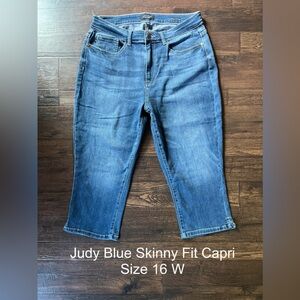 Judy Blue Skinny Fit Capris Size 16W